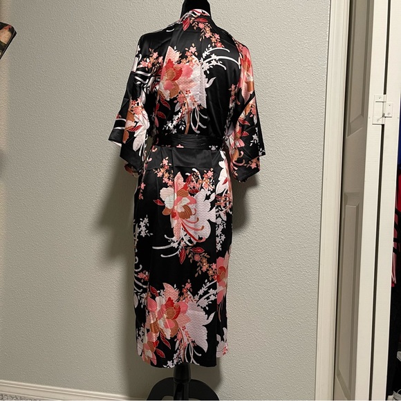 ModCloth | MINKPINK | Satin Bathrobe - Picture 2 of 6